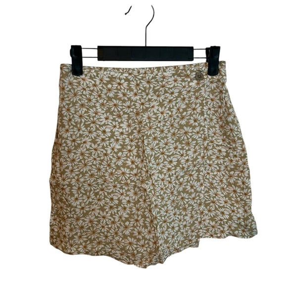 NWT American Eagle Daisy Print Mini Skort - Picture 1 of 6